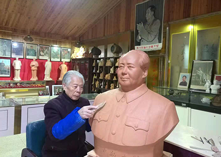 雍起林：专注做毛主席雕像50年